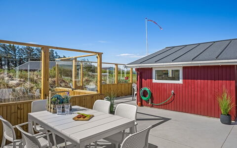 Marius - 200M from the Sea: Hout, Huis, Verblijf, Huis, Dak, Landelijk Gebied, Siding, Blokhut, Garden Gebouwen, Hardwood
