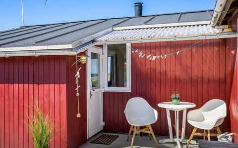 Marius - 200M from the Sea: Hout, Huis, Verblijf, Huis, Dak, Landelijk Gebied, Siding, Blokhut, Garden Gebouwen, Hardwood