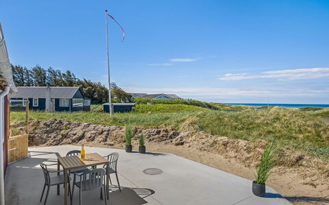Marius - 200M from the Sea: Hout, Huis, Verblijf, Huis, Dak, Landelijk Gebied, Siding, Blokhut, Garden Gebouwen, Hardwood