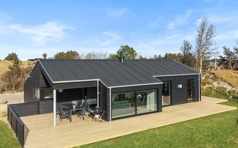 Vanamo - 300M from the Sea: Hout, Huis, Veranda, Dek, Hardwood, Dak, Beits, Houten Vloer, Eco Hotel