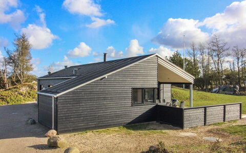 Vanamo - 300M from the Sea: Hout, Huis, Veranda, Dek, Hardwood, Dak, Beits, Houten Vloer, Eco Hotel