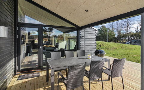 Vanamo - 300M from the Sea: Hout, Huis, Veranda, Dek, Hardwood, Dak, Beits, Houten Vloer, Eco Hotel