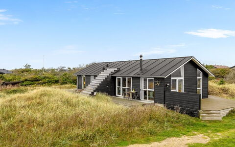 Marthine - 200M from the Sea: Hout, Huis, Sneeuw, Verblijf, Huis, Winter, Dak, Freezing, Siding, Helling