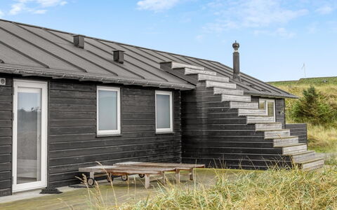 Marthine - 200M from the Sea: Hout, Huis, Sneeuw, Verblijf, Huis, Winter, Dak, Freezing, Siding, Helling