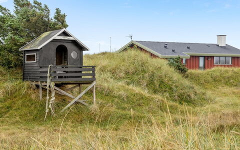 Marthine - 200M from the Sea: Hout, Huis, Sneeuw, Verblijf, Huis, Winter, Dak, Freezing, Siding, Helling