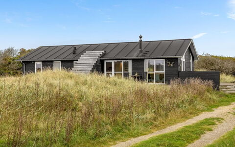 Marthine - 200M from the Sea: Hout, Huis, Sneeuw, Verblijf, Huis, Winter, Dak, Freezing, Siding, Helling