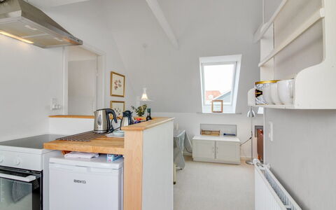 Evangelina - 350M from the Sea: Keuken, Major Appliance, Toestel Van De Keuken, Interieur Ontwerp, Flooring, Hout, Meubilair, Countertop, Cabinetry, Plafond