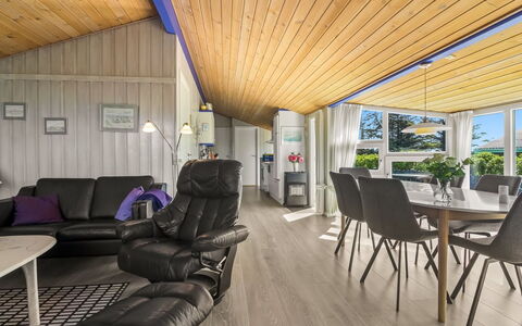 Engelbrecht - 400M from the Sea: Interieur Ontwerp, Flooring, Hout, Plafond, Verdieping, Meubilair, Houten Vloer, Bankstel, Woonkamer, Kamer