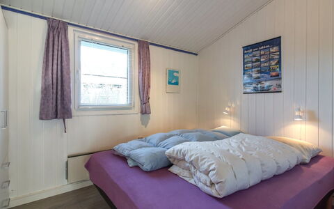 Engelbrecht - 400M from the Sea: Hout, Huis, Slaapkamer, Deur, Hardwood, Bed, Beits, Bedding, Bed Frame
