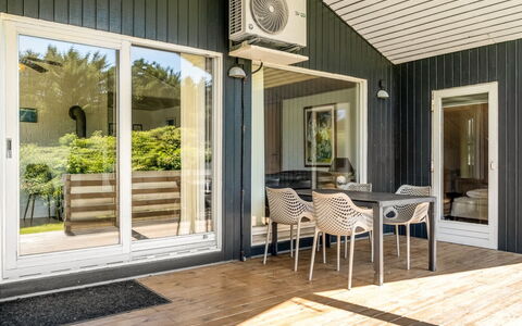 Vilhelmiina - 350M from the Sea: Huis, Huis, Deur, Dak, Verblijf, Landgoed, Tuin, Schaduw, Siding, Werf
