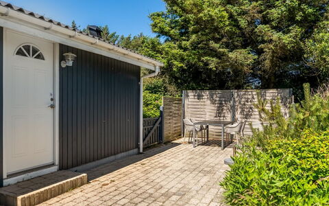 Vilhelmiina - 350M from the Sea: Huis, Huis, Deur, Dak, Verblijf, Landgoed, Tuin, Schaduw, Siding, Werf