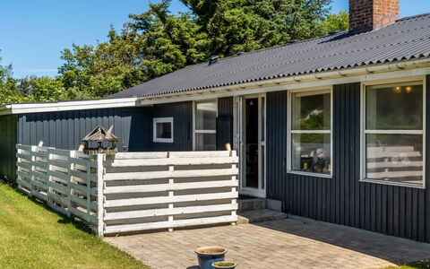 Vilhelmiina - 350M from the Sea: Huis, Huis, Deur, Dak, Verblijf, Landgoed, Tuin, Schaduw, Siding, Werf