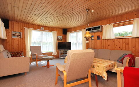 Nore - 350M from the Sea: Hout, Huis, Verblijf, Huis, Dak, Landelijk Gebied, Siding, Blokhut, Garden Gebouwen, Hardwood