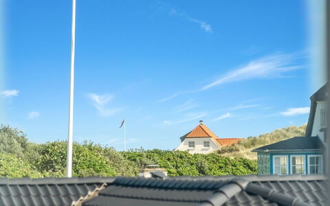 Bruse - 125M from the Sea: Lucht, Blauw, Dag, Dak, Pool, Zonlicht, Helling, Daylighting, Schaduw