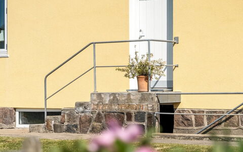 Bruse - 125M from the Sea: Trap, Leuning, Samengesteld Materiaal, Baluster, Beton, Balkon, Veranda, Bloempot, Hek, Kamerplant
