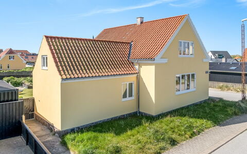 Bruse - 125M from the Sea: Gebouw, Muur, Huis, Dak, Huis, Woongebied, Architectuur, Facade, Verblijf, Land Lot