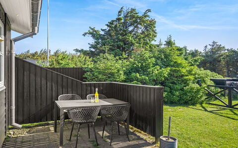 Henryette - 200M from the Sea: Hout, Struik, Veranda, Tuin, Schaduw, Hardwood, Dek, Buitenmeubels, Backyard, Stoel