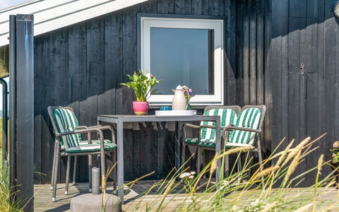 Fatiha - 100M from the Sea: Huis, Huis, Deur, Dak, Verblijf, Landgoed, Tuin, Schaduw, Siding, Werf