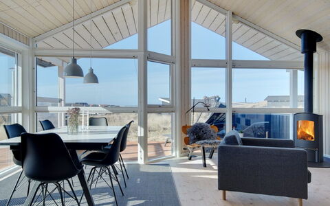 Ulf - 100M from the Sea: Hout, Plafond, Huis, Verdieping, Verblijf, Veranda, Stoel, Woonkamer, Hardwood