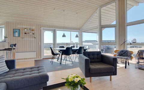 Ulf - 100M from the Sea: Hout, Plafond, Interieur Ontwerp, Verdieping, Flooring, Huis, Houten Vloer, Appartement, Woonkamer, Hardwood
