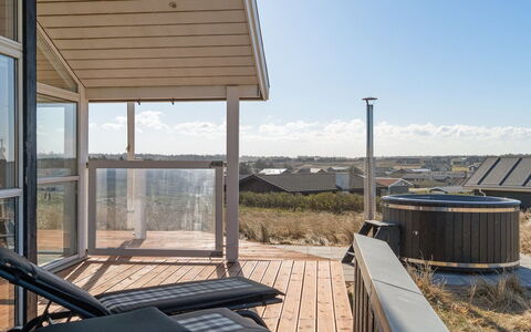 Ulf - 100M from the Sea: Hout, Verdieping, Samengesteld Materiaal, Dek, Hardwood, Veranda, Beits, Houten Vloer, Balkon, Plank