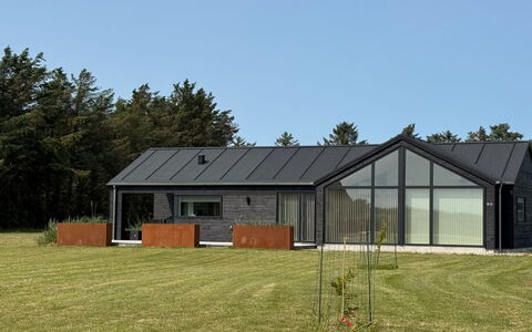Arlina - 1.5Km from the Sea: Hout, Huis, Veranda, Dek, Hardwood, Dak, Beits, Houten Vloer, Eco Hotel