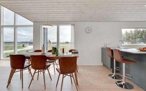 Arlina - 1.5Km from the Sea: Hout, Huis, Veranda, Dek, Hardwood, Dak, Beits, Houten Vloer, Eco Hotel