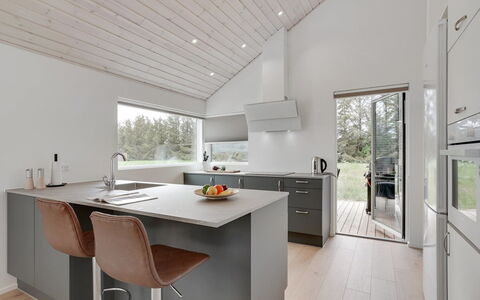 Arlina - 1.5Km from the Sea: Hout, Huis, Veranda, Dek, Hardwood, Dak, Beits, Houten Vloer, Eco Hotel