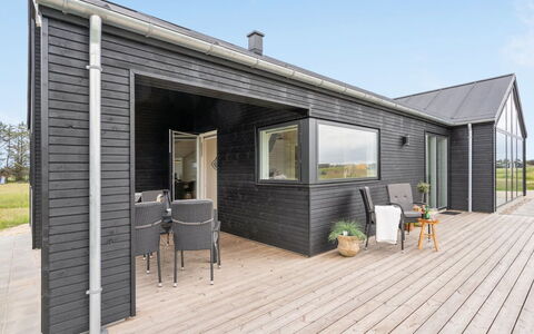 Arlina - 1.5Km from the Sea: Hout, Huis, Veranda, Dek, Hardwood, Dak, Beits, Houten Vloer, Eco Hotel