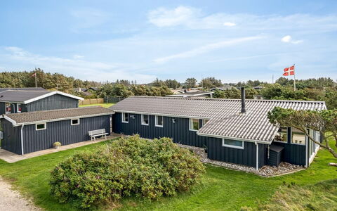 Hælf - 400M from the Sea: Plafond, Flooring, Interieur Ontwerp, Verdieping, Samengesteld Materiaal, Meubilair, Toevlucht, Hotel, Ontwerp, Daylighting