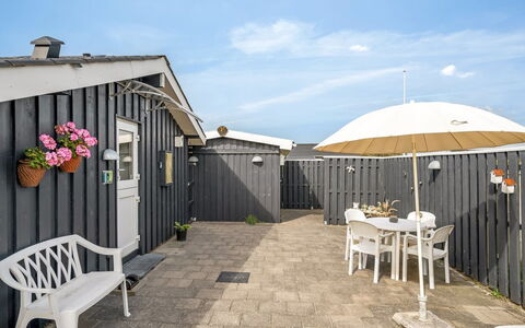 Hælf - 400M from the Sea: Plafond, Flooring, Interieur Ontwerp, Verdieping, Samengesteld Materiaal, Meubilair, Toevlucht, Hotel, Ontwerp, Daylighting