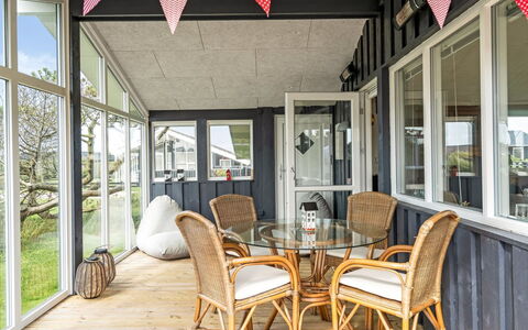 Hælf - 400M from the Sea: Plafond, Flooring, Interieur Ontwerp, Verdieping, Samengesteld Materiaal, Meubilair, Toevlucht, Hotel, Ontwerp, Daylighting