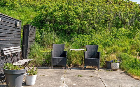 Mielikki - 200M from the Sea: Huis, Huis, Deur, Dak, Verblijf, Landgoed, Tuin, Schaduw, Siding, Werf