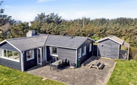 Lisabeth - 250M from the Sea: Meubilair, Interieur Ontwerp, Stoel, Flooring, Tafel, Toevlucht, Verdieping, Plafond, Kamer, Eco Hotel