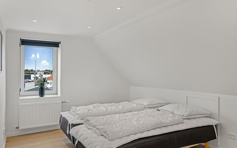 Adelina - 500M from the Sea: Flooring, Hout, Verdieping, Slaapkamer, Interieur Ontwerp, Plafond, Houten Vloer, Bedding, Bed, Laken