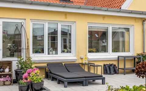 Adelina - 500M from the Sea: Meubilair, Bloempot, Huis, Deur, Verdieping, Buitenmeubels, Stoel, Kamerplant, Veranda, Gieten