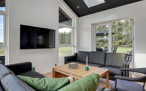 Moreen - 1.5Km from the Sea: Interieur Ontwerp, Plafond, Flooring, Verdieping, Woonkamer, Kamer, Huis, Bankstel, Televisie
