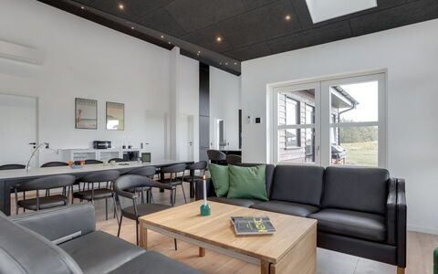 Moreen - 1.5Km from the Sea: Interieur Ontwerp, Flooring, Meubilair, Plafond, Verdieping, Hout, Kamer, Woonkamer, Verlichting, Lichte Inrichting