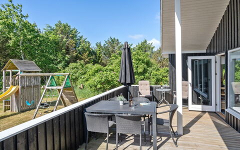 Gottfride - 922M from the Sea: Huis, Huis, Deur, Dak, Verblijf, Landgoed, Tuin, Schaduw, Siding, Werf