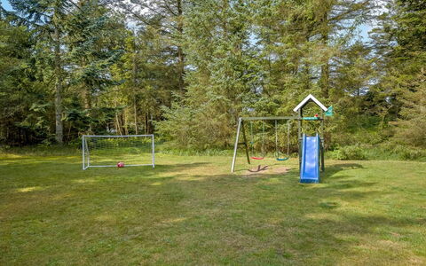Sunneva - 1Km from the Sea: Huis, Huis, Deur, Dak, Verblijf, Landgoed, Tuin, Schaduw, Siding, Werf