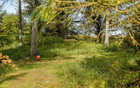 Sunneva - 1Km from the Sea: Huis, Huis, Deur, Dak, Verblijf, Landgoed, Tuin, Schaduw, Siding, Werf