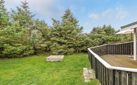 Bernadet - 425M from the Sea: Huis, Huis, Deur, Dak, Verblijf, Landgoed, Tuin, Schaduw, Siding, Werf