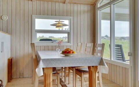 Viktoria - 400M from the Sea: Flooring, Hout, Meubilair, Interieur Ontwerp, Verdieping, Plafond, Houten Vloer, Lichte Inrichting, Kamer, Hardwood