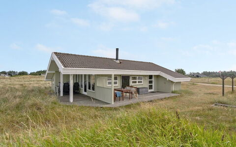 Viktoria - 400M from the Sea: Verblijf, Huis, Huis, Dak, Veranda, Landgoed, Siding, Garden Gebouwen, Boerderij, Werf