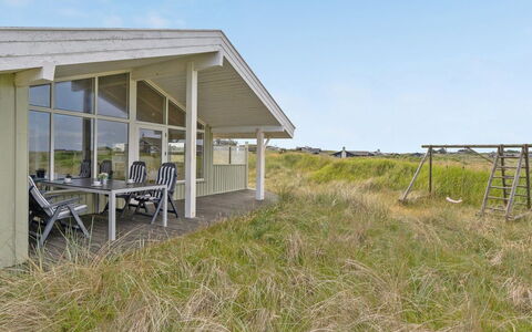 Viktoria - 400M from the Sea: Verblijf, Huis, Huis, Dak, Veranda, Landgoed, Siding, Garden Gebouwen, Boerderij, Werf