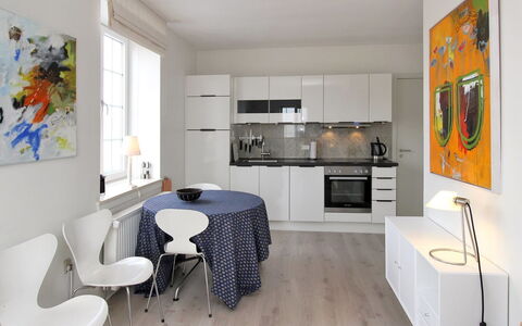 Lenaya - 75M from the Sea: Meubilair, Interieur Ontwerp, Flooring, Verdieping, Keuken, Hout, Plafond, Kamer, Stoel, Tafel