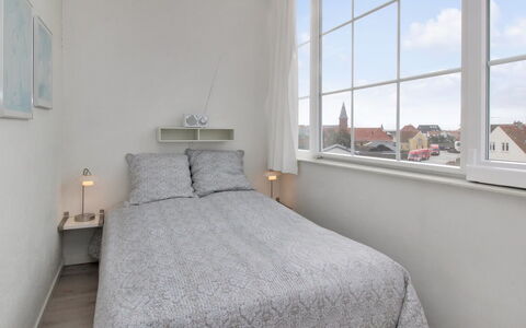 Lenaya - 75M from the Sea: Slaapkamer, Bed, Verdieping, Interieur Ontwerp, Appartement, Flooring, Laken, Bedding, Plafond, Kamer