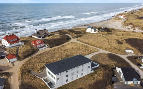 Lenaya - 75M from the Sea: Helling, Zand
