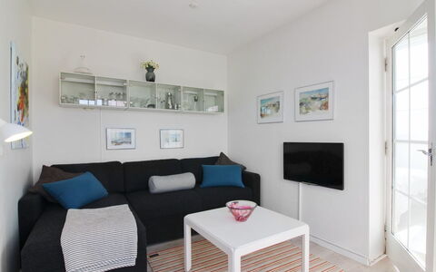 Lenaya - 75M from the Sea: Meubilair, Interieur Ontwerp, Bankstel, Flooring, Woonkamer, Verdieping, Kamer, Appartement, Huis, Verlichting