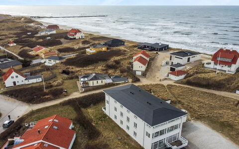 Lenaya - 75M from the Sea: Helling, Zand